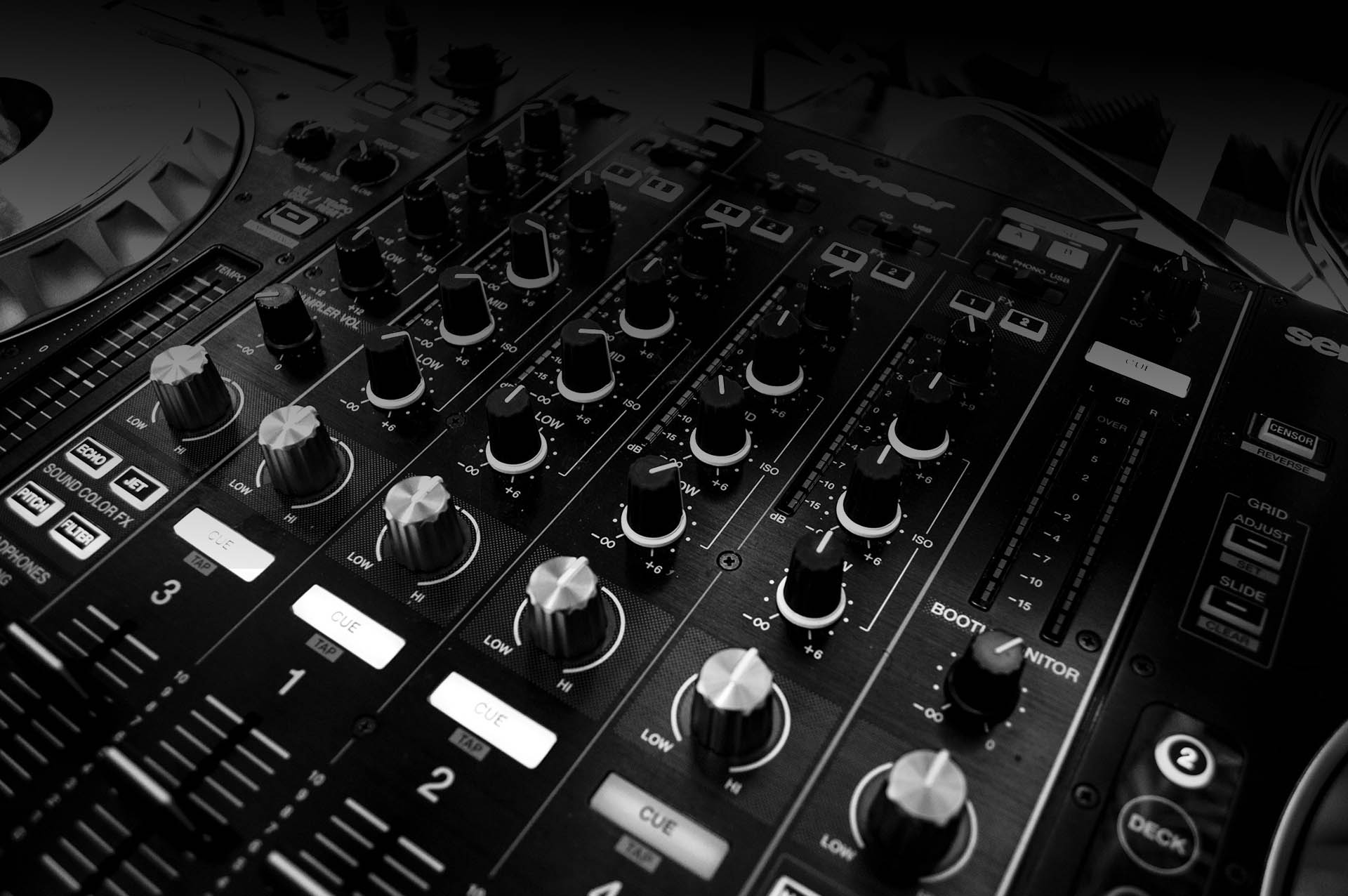 FLASH 99.4 Radio Console FLASH 99.4 Radio Console